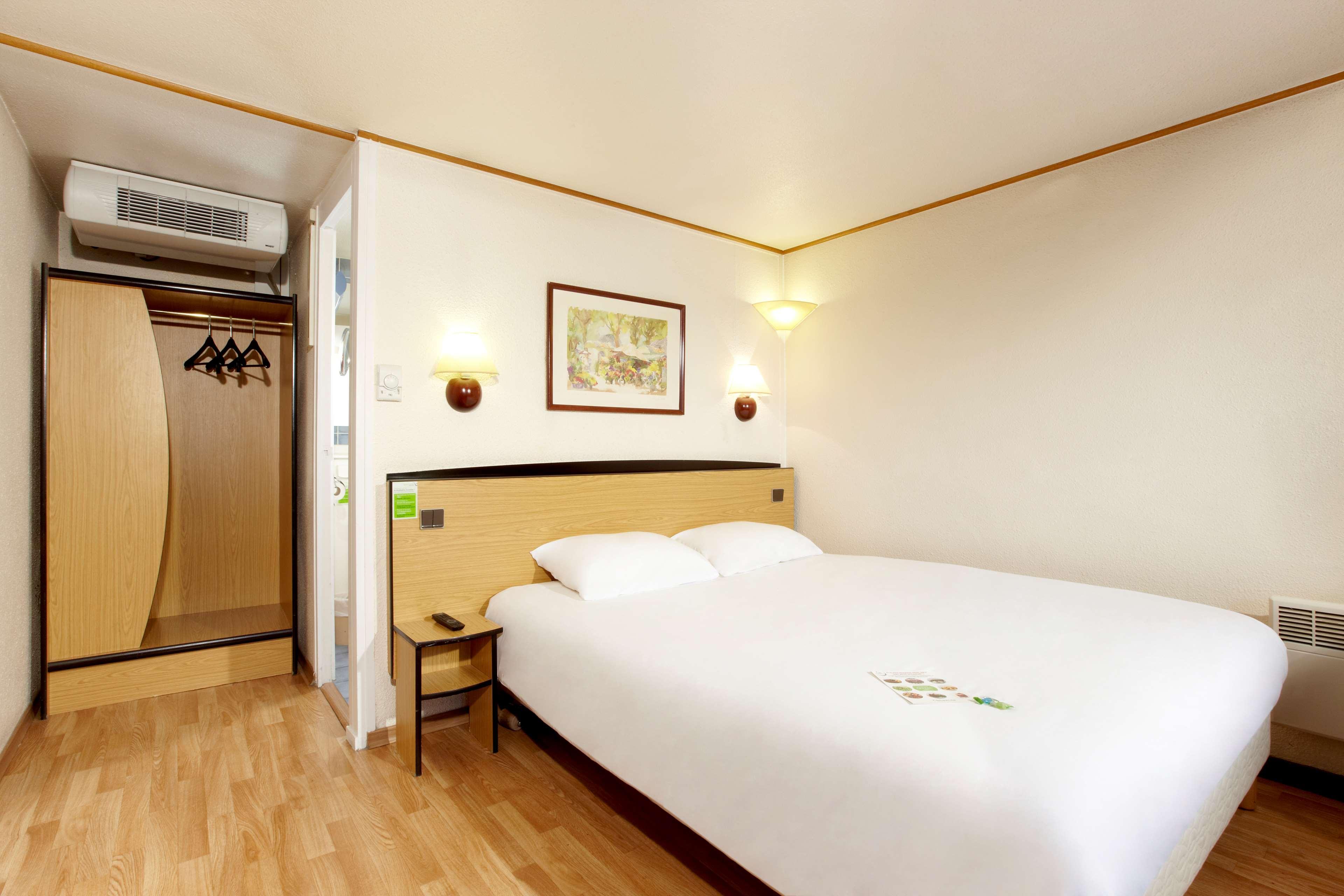 Campanile Saintes Hotel Luaran gambar
