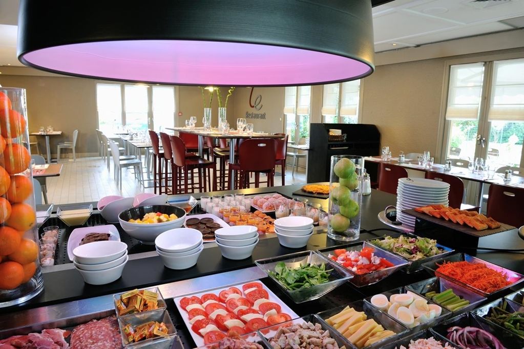 Campanile Saintes Hotel Restoran gambar
