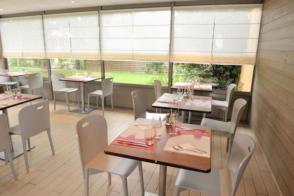 Campanile Saintes Hotel Restoran gambar