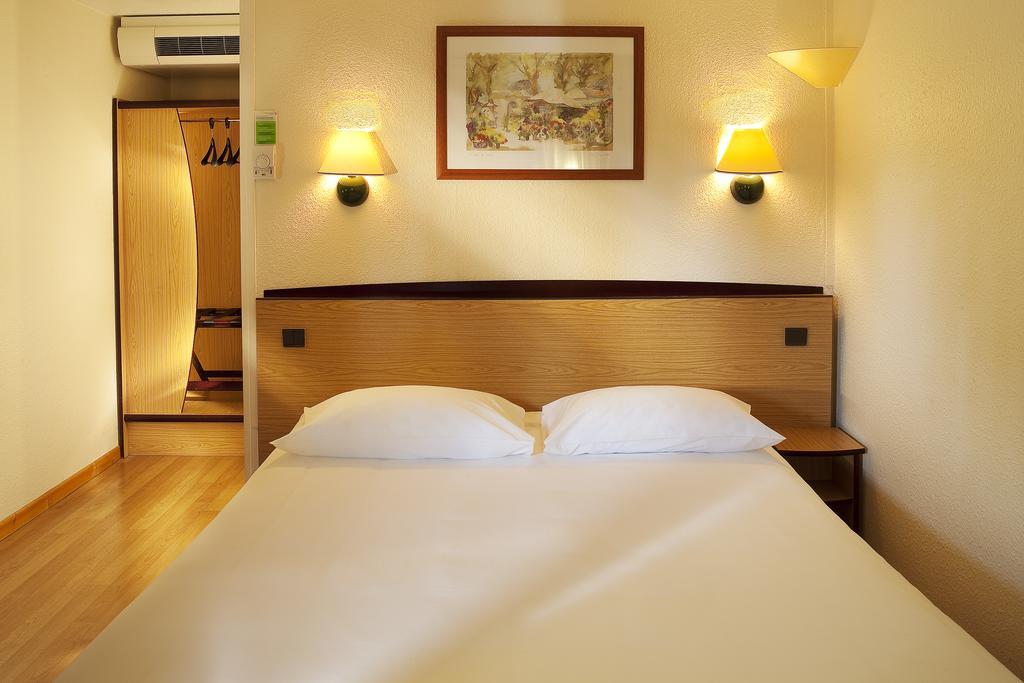 Campanile Saintes Hotel Luaran gambar
