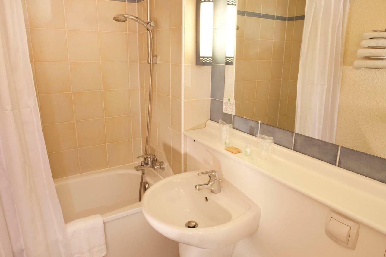 Campanile Saintes Hotel Luaran gambar